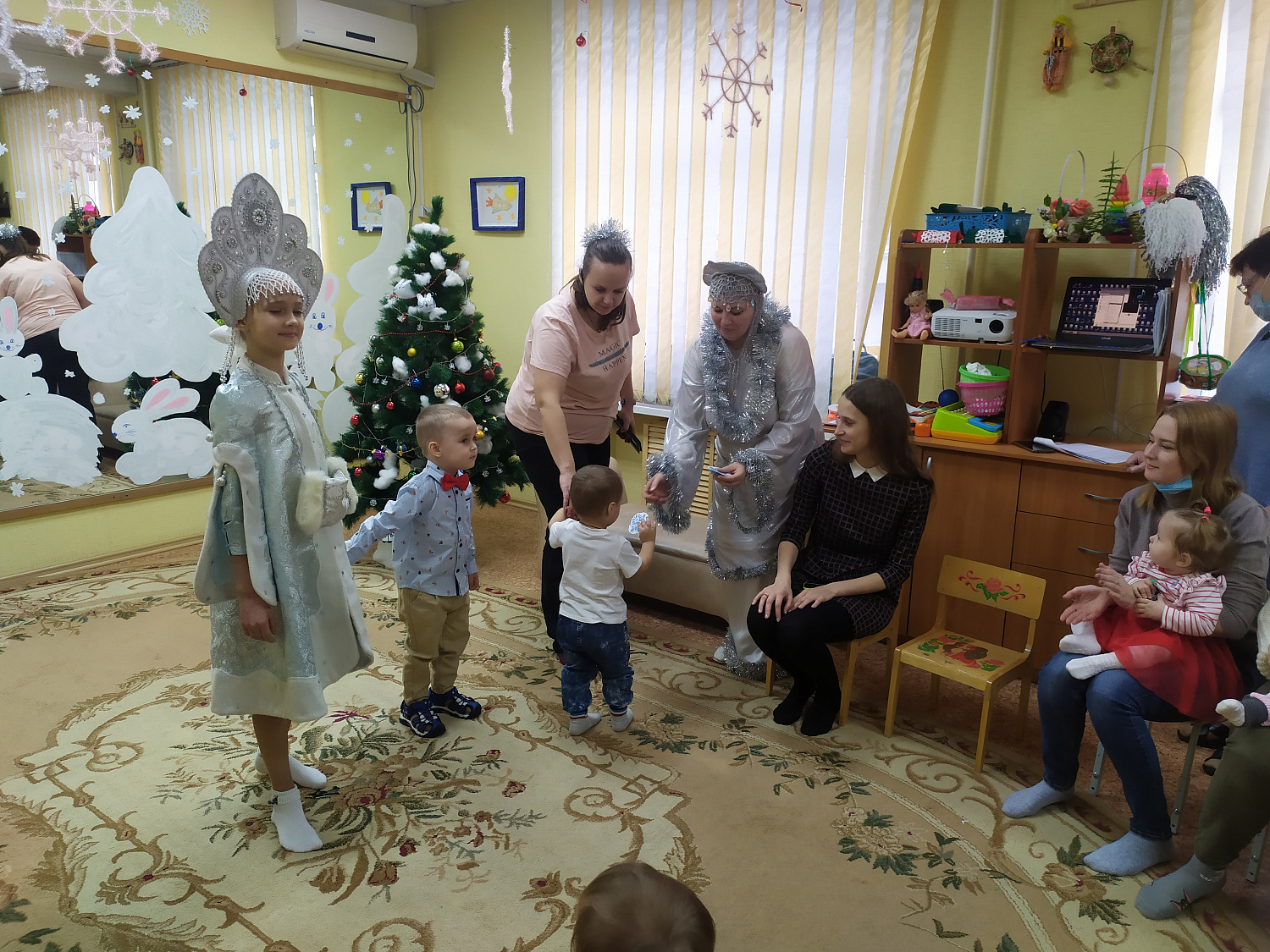 Новогоднее приключение для малышей 