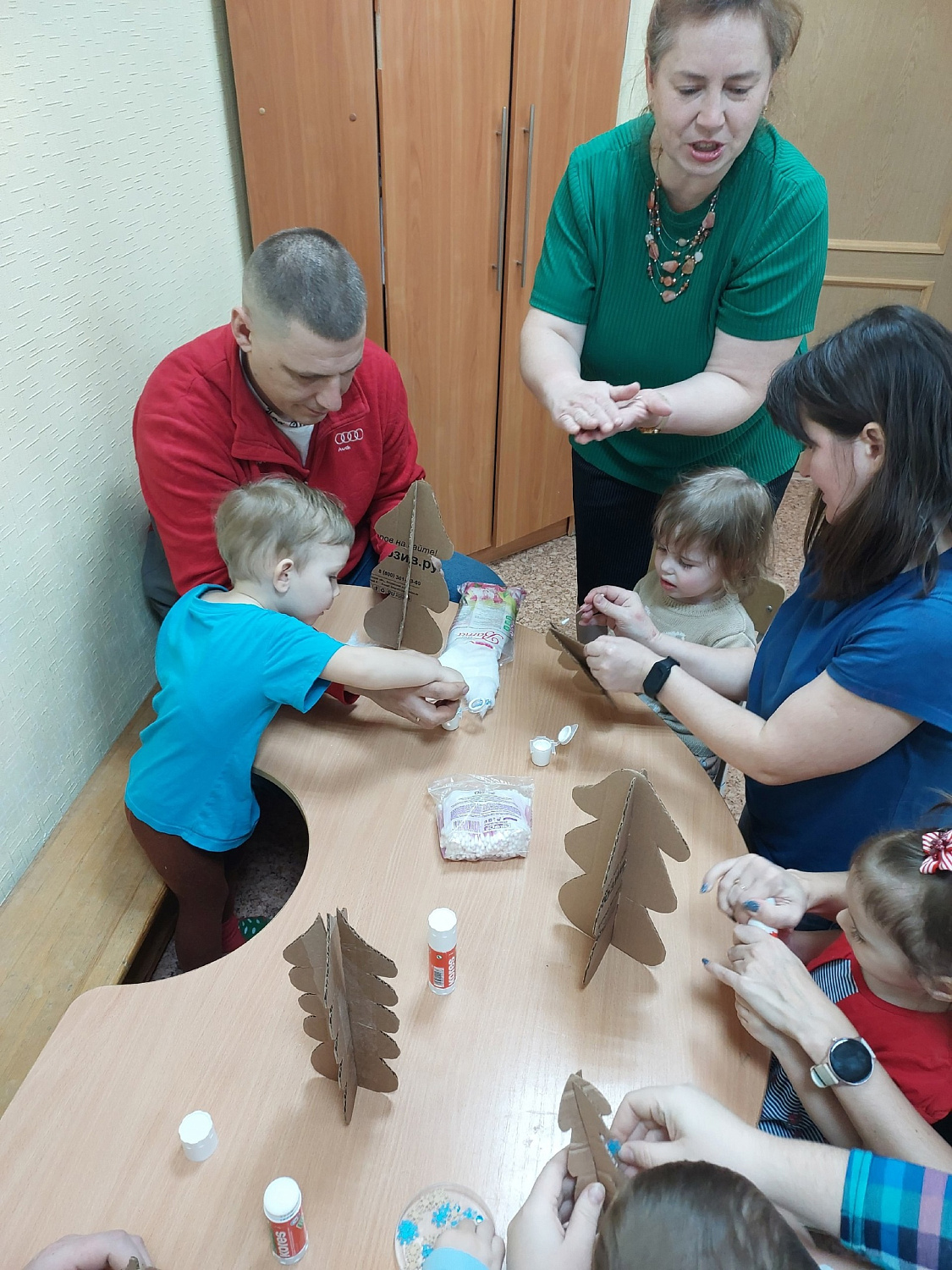 У малышей Центра «Здоровье» прошел праздник «У Новогодней Ёлочки день рождения» 