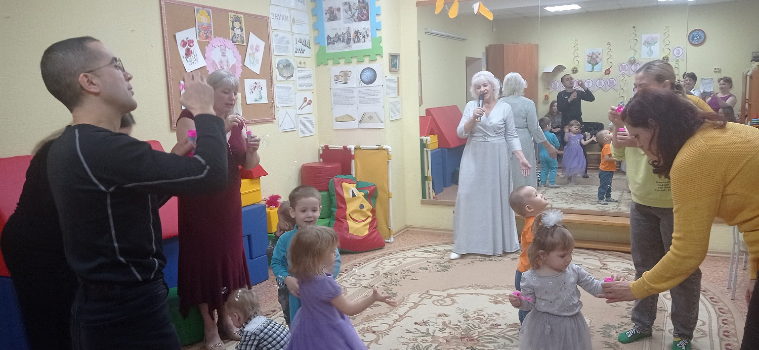 Малыши поздравили своих мам с праздником!