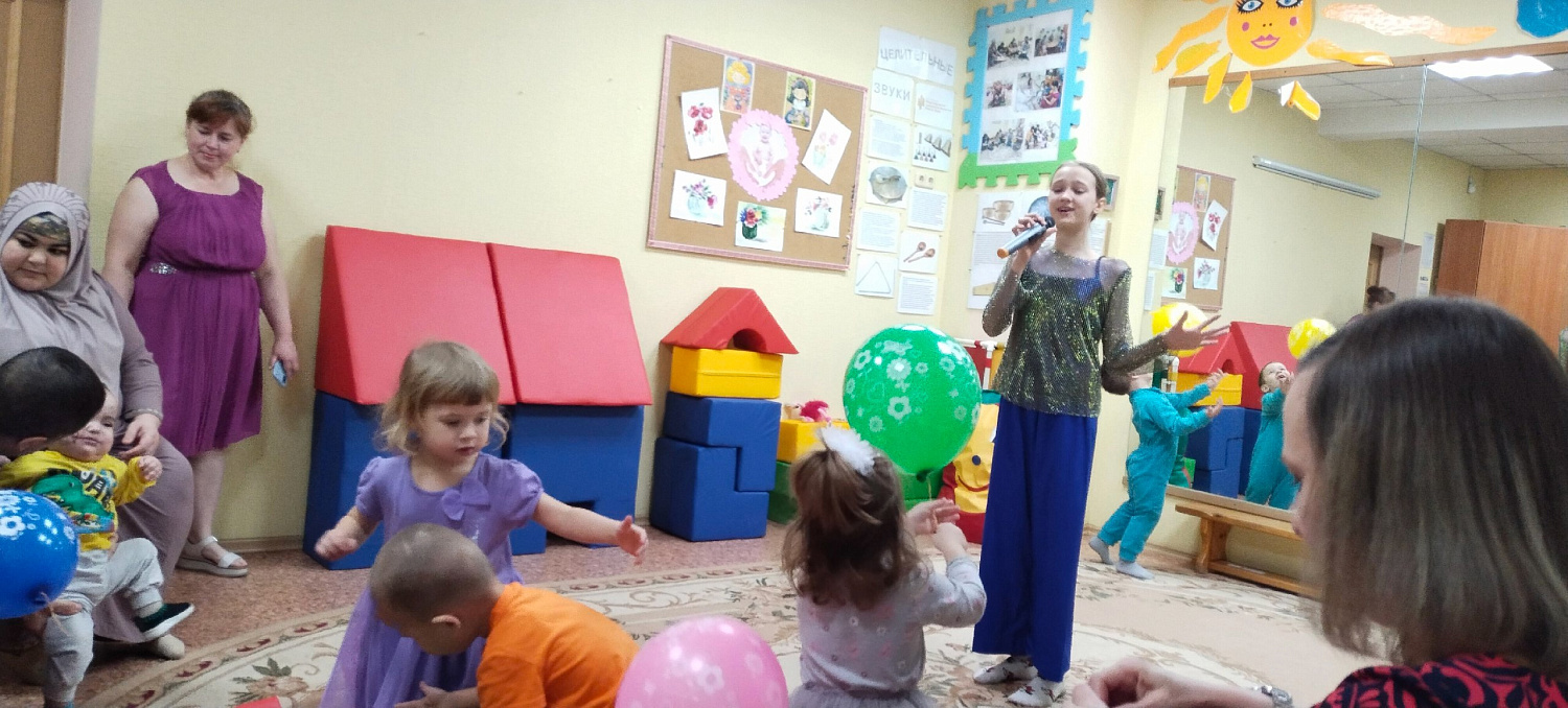 Малыши поздравили своих мам с праздником!