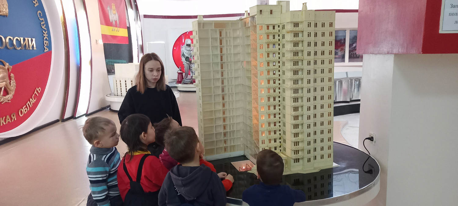 Малыши посетили пожарно – техническую выставку