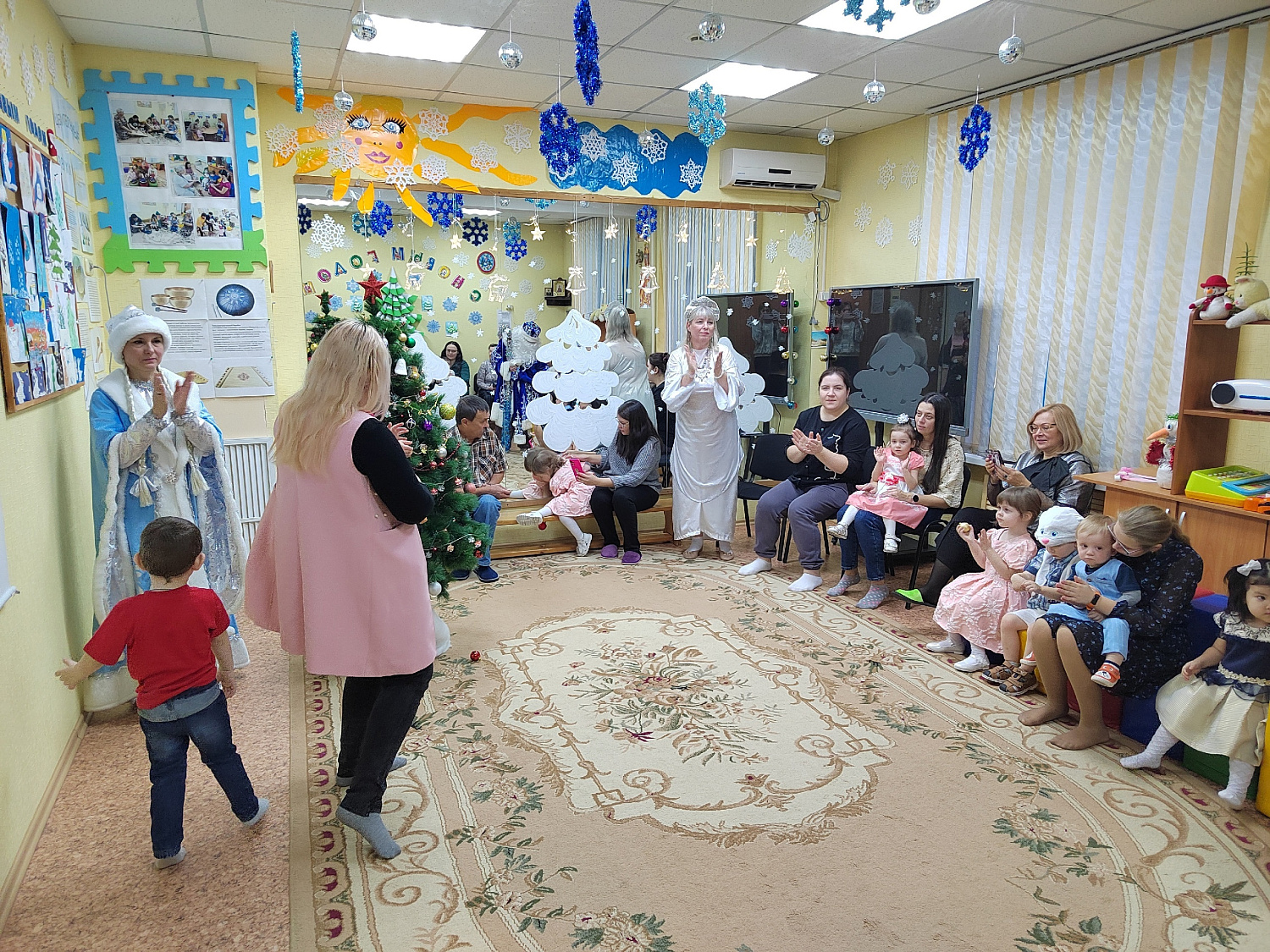  Для малышей Центра «Здоровье» провели праздничное мероприятие «Новогодние чудеса»