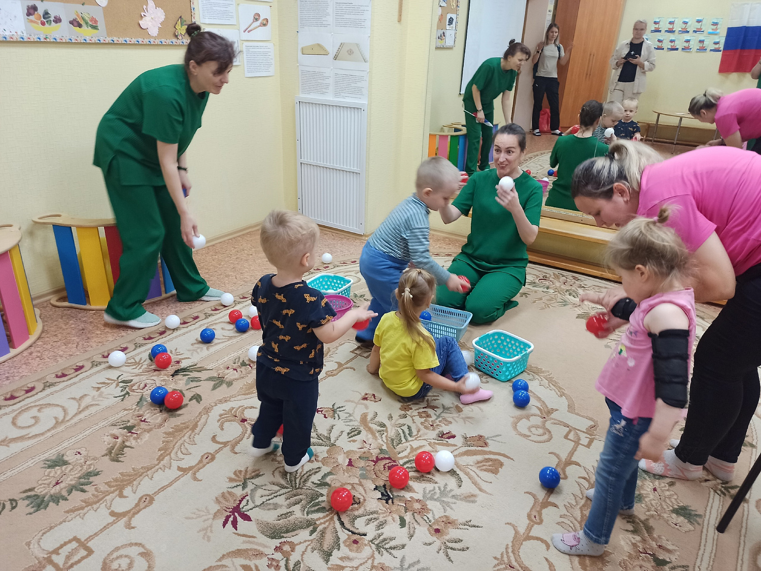 В Центре «Здоровье» в отделении коррекции детей раннего возраста прошло занятие «День рождения Государственного флага»
