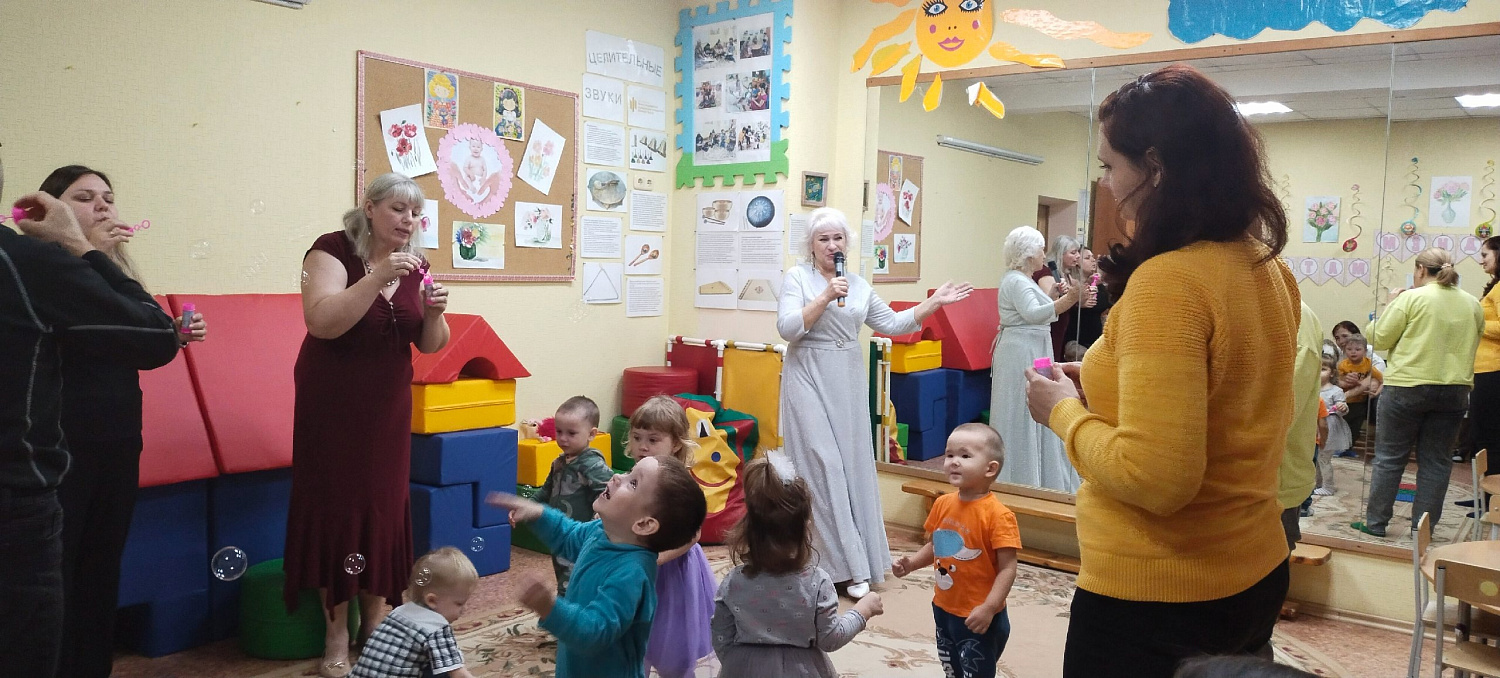 Малыши поздравили своих мам с праздником!