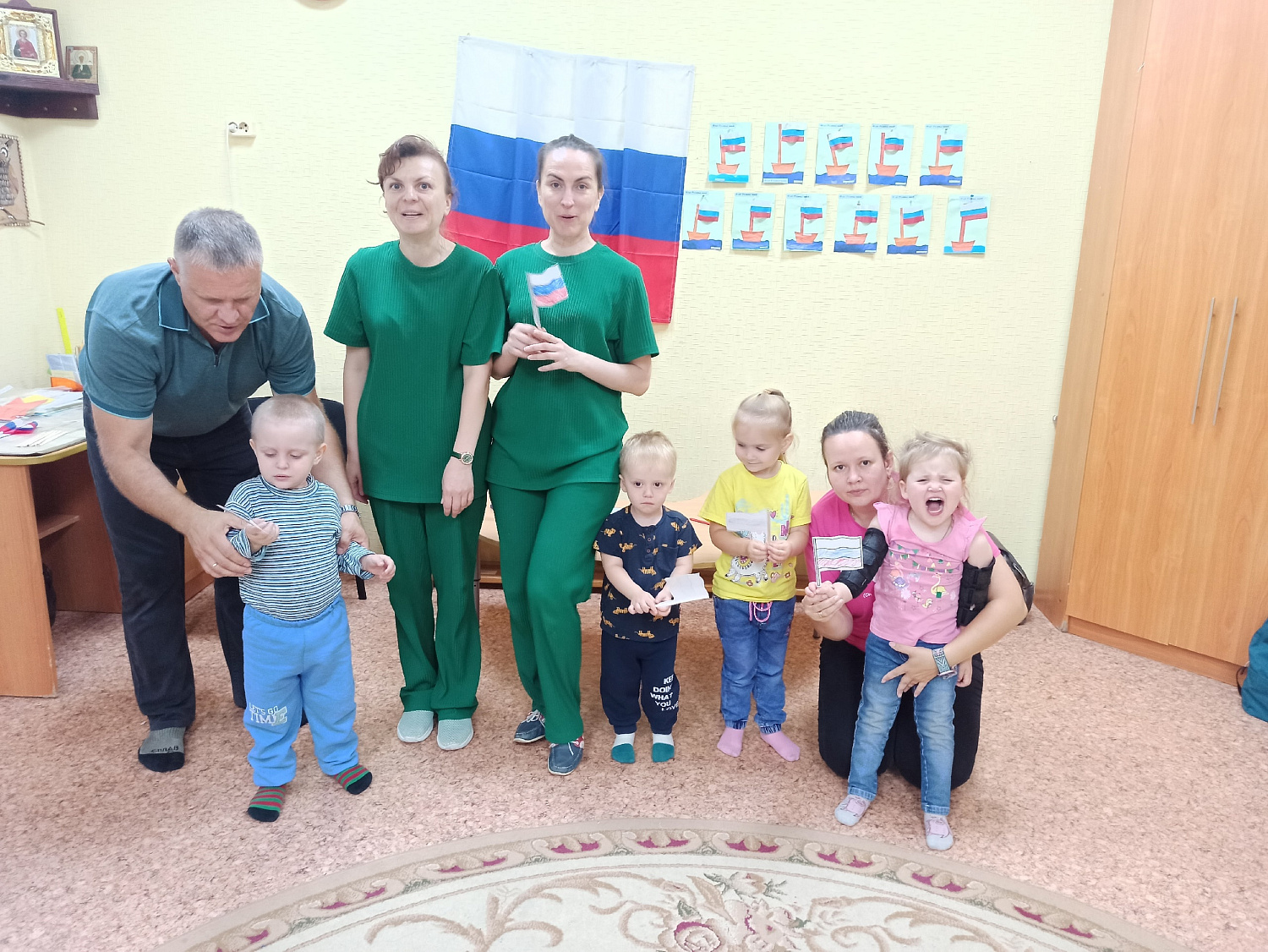 В Центре «Здоровье» в отделении коррекции детей раннего возраста прошло занятие «День рождения Государственного флага»
