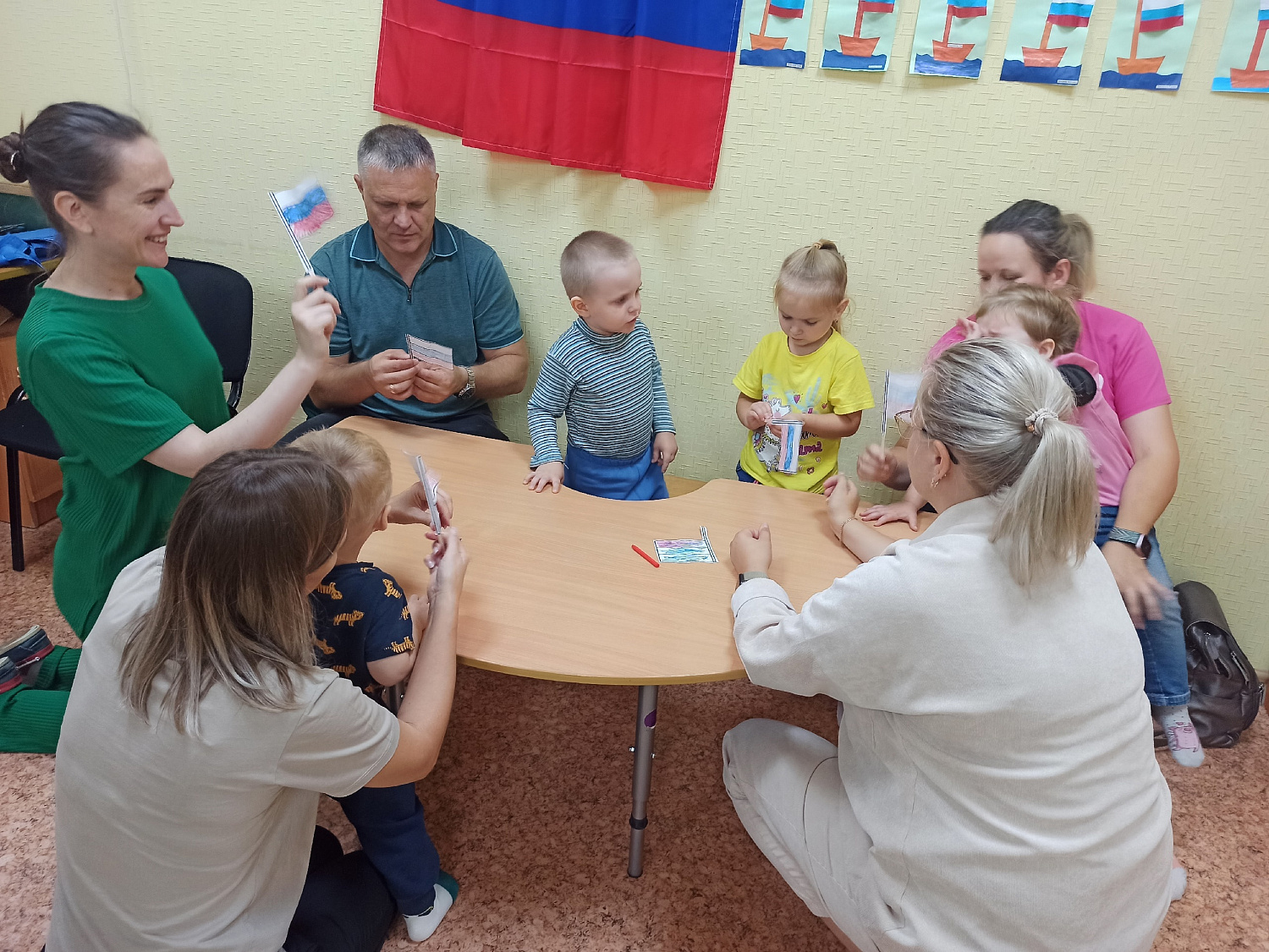 В Центре «Здоровье» в отделении коррекции детей раннего возраста прошло занятие «День рождения Государственного флага»